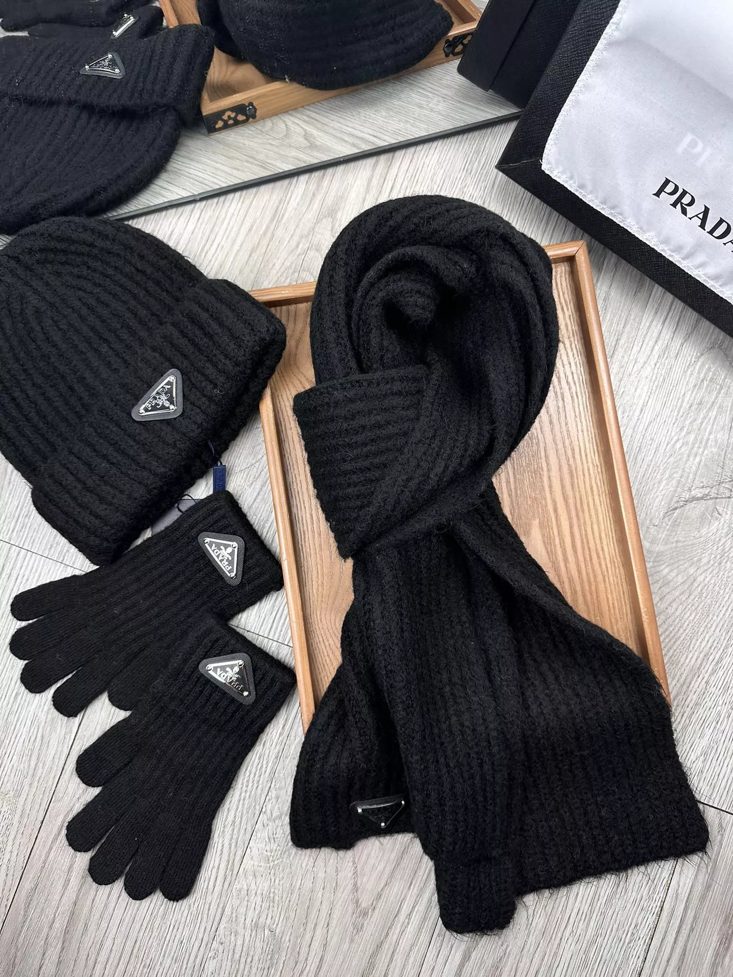 prada hat and echapres and glove set s_127aa431